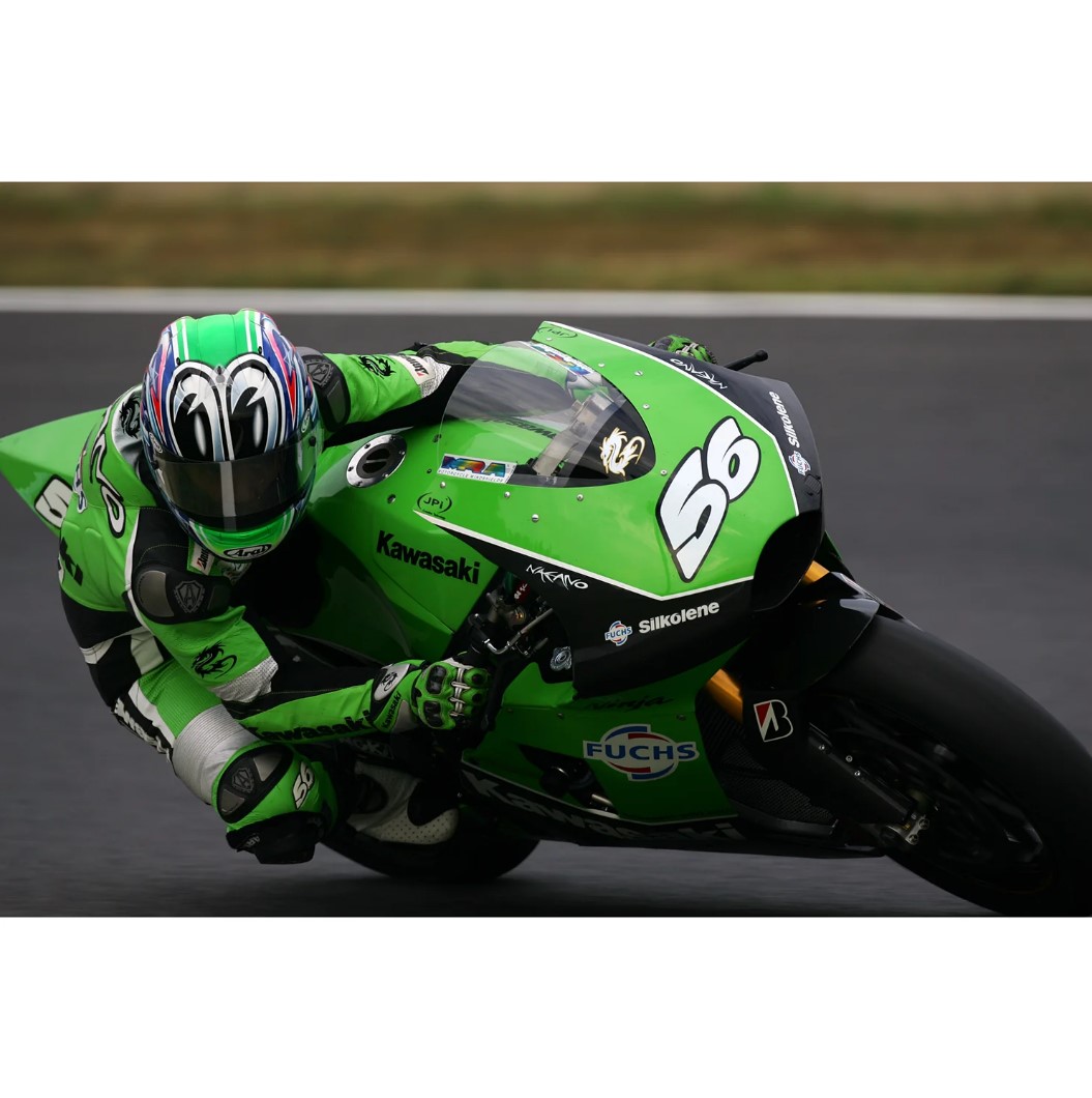 ex_1778488456_5788_copy-1740104664-RX-7X_Nakno20Green202704_Riding.jpg